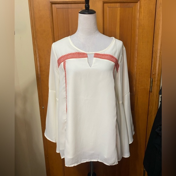 NWT Embroidered White and Red Bell Sleeve Top - Picture 2 of 6